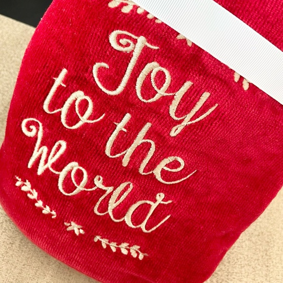 New SET OF 2 JOY TO THE WORLD Hand Towels - Picture 2 of 6